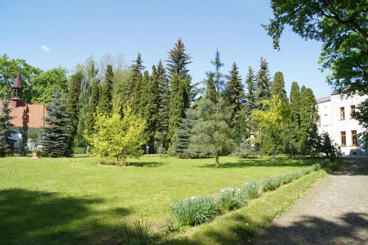 Palac Victoria Mgowo Buitenkant foto
