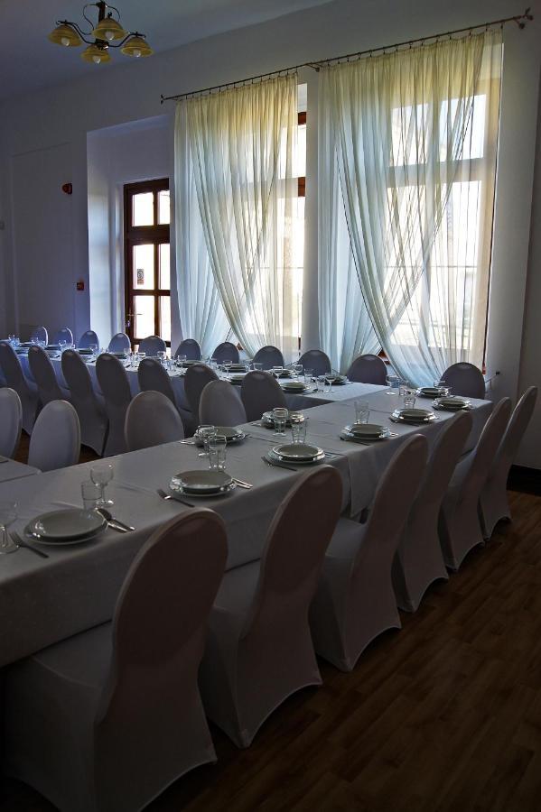 Palac Victoria Mgowo Buitenkant foto